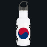 Südkoreanische Flasche zur Freiheit der Flagge Trinkflasche<br><div class="desc">Fügen Sie Ihrer Hydratationsroutine eine Touch südkoreanischen Stolzes mit unserer exklusiven Liberty-Flasche mit der Flagge Südkoreas hinzu! Diese Liberty-Flasche ist mit viel Liebe zum Detail gestaltet und ist mehr als nur ein funktionales Element, sie ist eine Feier der reichen Kultur und des kulturellen Erbes Südkoreas. Das lebendige Design zeigt die...</div>
