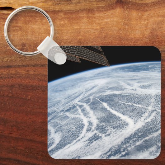 Südlich der Aleutianischen Inseln herrschen Wolken Schlüsselanhänger (Vorderseite)