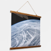 Südlich der Aleutianischen Inseln herrschen Wolken Wandteppich Mit Holzrahmen (Gewinkelt)