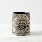 SüdRosen-Fenster in Notre- Damekathedrale herein Zweifarbige Tasse (Mittel)