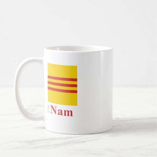 Südvietnam-Flagge mit Namen auf Vietnamesen Kaffeetasse (Links)