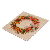 Südwest Chile Ristra Wreath auf Adobe Wall Fliese (Seite)