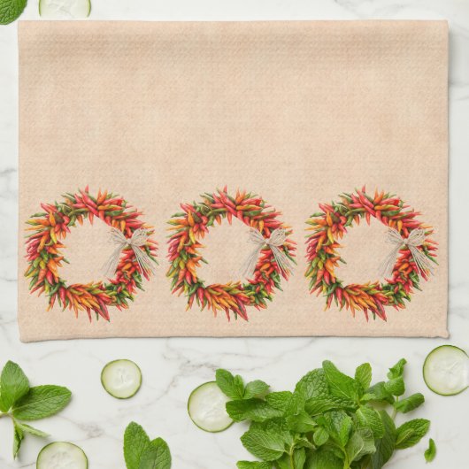 Südwest Chile Ristra Wreath auf Adobe Wall Geschirrtuch (Gefaltet)