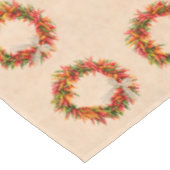Südwest Chile Ristra Wreath auf Adobe Wall Tischdecke (Schrägansicht)