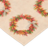 Südwest Chile Ristra Wreath auf Adobe Wall Tischdecke (Schrägansicht)