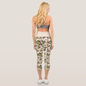 Südwest-Gelbe Frack-Schmetterlinge überall Capri Leggings (Rückseite)