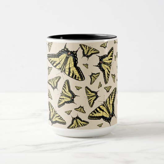 Südwest-Gelbe Frack-Schmetterlinge überall Tasse (Zentrum)
