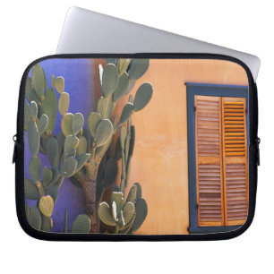 Südwestlicher Kaktus (Opuntia dejecta) und Laptopschutzhülle