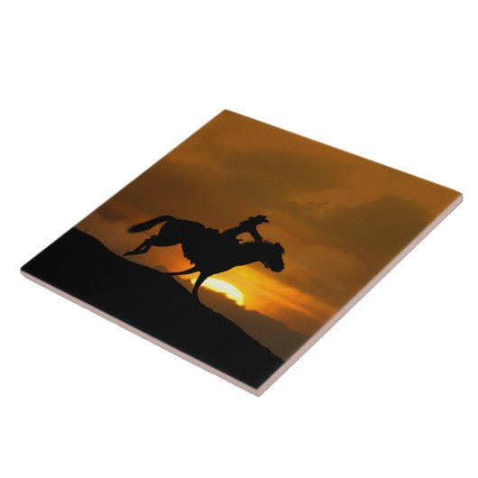 Südwestliches Cowgirl Galloping Pferd in Sunset Fliese (Seite)
