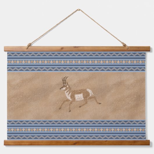 Südwestpronghorn Running Antelope Blue Border Wandteppich Mit Holzrahmen (Vorne)