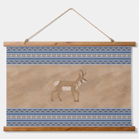 Südwestpronghorn Walking Antelope Blue Borders Wandteppich Mit Holzrahmen (Vorne)