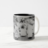 Suffragette-Parade Mai 6,1912 das NYC der Frauen Zweifarbige Tasse (VorderseiteRechts)