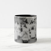 Suffragette-Parade Mai 6,1912 das NYC der Frauen Zweifarbige Tasse (Mittel)