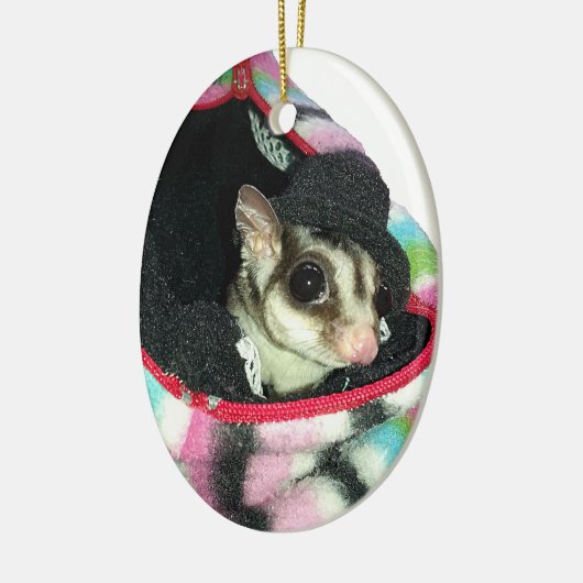 Sugar Glider mit einem Hut Keramikornament (Links)