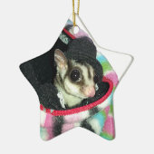 Sugar Glider mit einem Hut Keramikornament (Links)