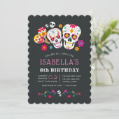 Sugar Skulls Day of the Dead Birthday Party Einladung (Stehend Vorderseite)