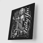 Suicide Squad | Harley Quinn Typography Photo Quadratische Wanduhr (Winkel)