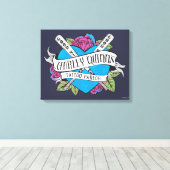 Suicide Squad | Harley Quinns Tattoo Parlor Herz Leinwanddruck (Insitu (Holzboden))