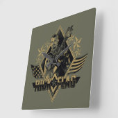 Suicide Squad | Rick Flag Abzeichen Quadratische Wanduhr (Winkel)