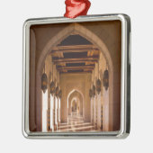 Sultan Qaboos Grand Moschee in Muscat, Oman Ornament Aus Metall (Links)