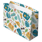 Summer Beach Essentials Pattern (1) Große Geschenktüte (Rückseite Schrägansicht)