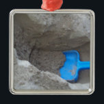 Summer Beach Gravitation Sand Shovel, Scoop, Playi Silbernes Ornament<br><div class="desc">Sommer,  Strand,  Sandbucht,  Schaufel,  Spiel</div>