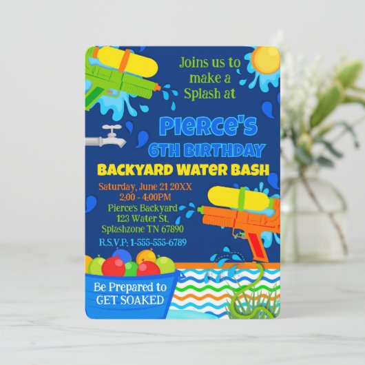 Summer Birthday Party Backyard Water Bash Party Einladung (Stehend Vorderseite)