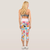 Summer Bloom Pattern - farbenfroh und whimsisch Capri Leggings (Rückseite)