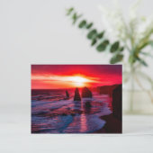 Summer Crimson Sunset Sky Vibrant Rocky Beach Postkarte (Stehend Vorderseite)