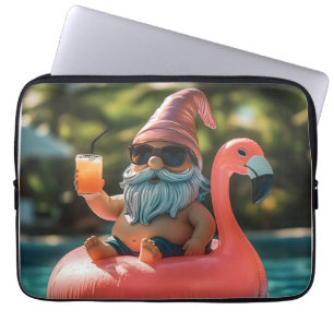 Summer Gnome in Sonnenbrille auf Flamingo Float Laptopschutzhülle