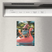 Summer Gnome in Sonnenbrille auf Flamingo Float Magnet (In Situ (Geschirrspüler))