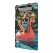 Summer Gnome in Sonnenbrille auf Flamingo Float Mini Klemmbrett (Gewinkelt2)