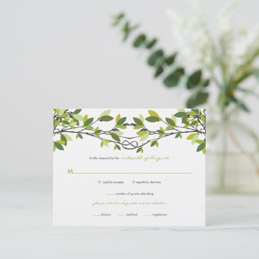 Summer Green Knotted Liebe Trees Wedding RSVP Card (Stehend Vorderseite)