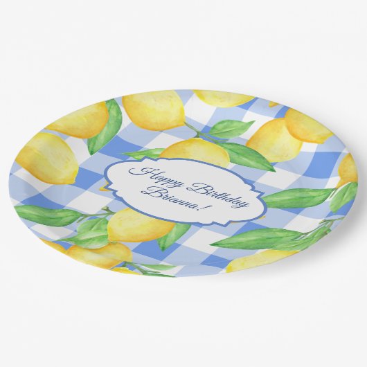 Summer Lemon Gingham Birthday Pappteller (Schrägansicht)