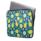 Summer Lemon Muster in Navy Blue Laptopschutzhülle (Vorderseite Links)