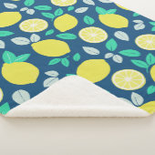 Summer Lemon Muster in Navy Blue Sherpadecke (3/4)