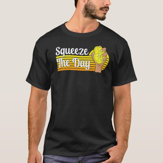 Summer Lemonade Stand Squeeze Day Fruit Juice Pun T-Shirt (Vorderseite)