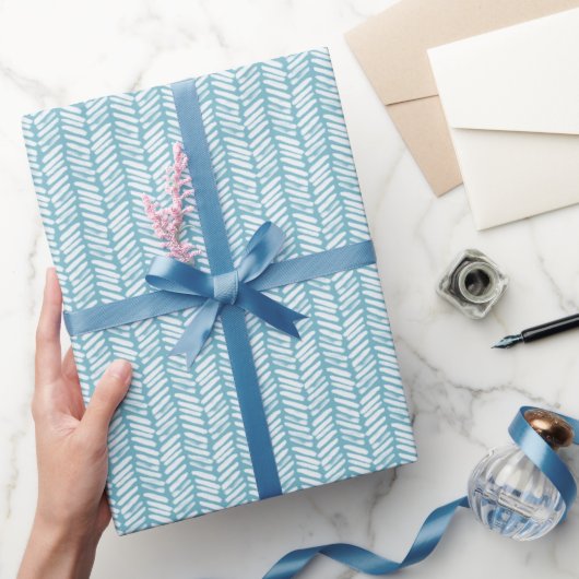 Summer Light Blue White Zigzag Kunstvoll wandern Geschenkpapier (Schenken)