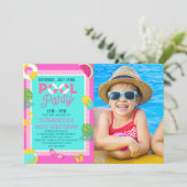 Summer Pool Birthday Bash Girl wIth Photo Einladung (Stehend Vorderseite)