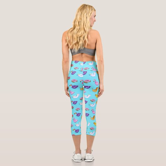 Summer Pool Float Muster Capri Leggings (Rückseite)