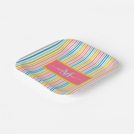 Summer Rainbow Strips Monogram Script Pappteller (Gewinkelt)
