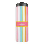 Summer Rainbow Strips Monogram Script Thermosbecher (Vorderseite)