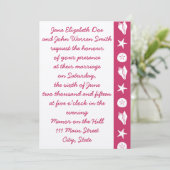 Summer Seashells in Raspberry Wedding Einladung (Stehend Vorderseite)
