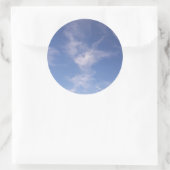 Summer Sky mit milden Wolken Runder Aufkleber (Tasche)