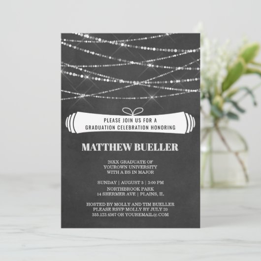 Summer String Lights Chalkboard Graduation Party Einladung (Stehend Vorderseite)