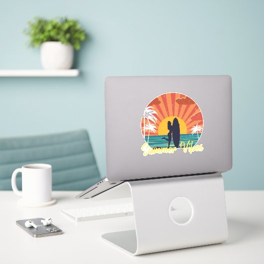 Summer Vibes Aufkleber (Laptop auf Schreibtisch)