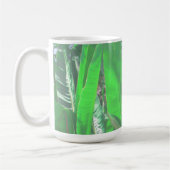 Summer Vibes Banana Tree Blätter Blassgrüne Pastel Kaffeetasse (Links)