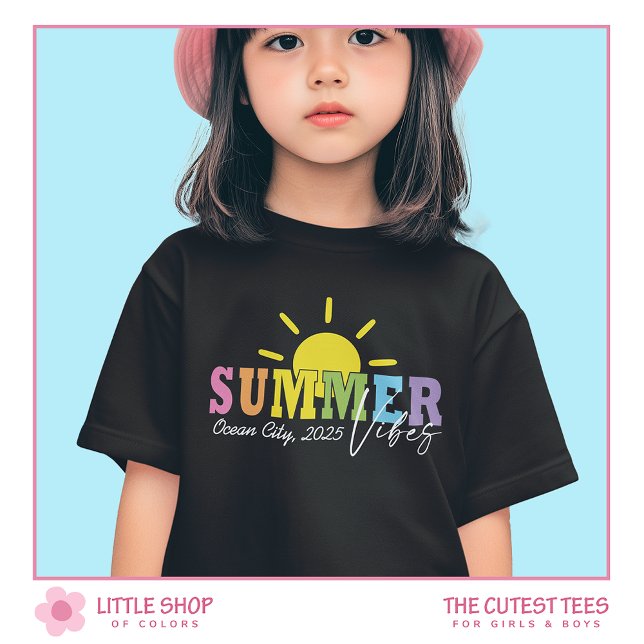 Summer Vibes Colorful Typography Girls T-Shirt (Von Creator hochgeladen)