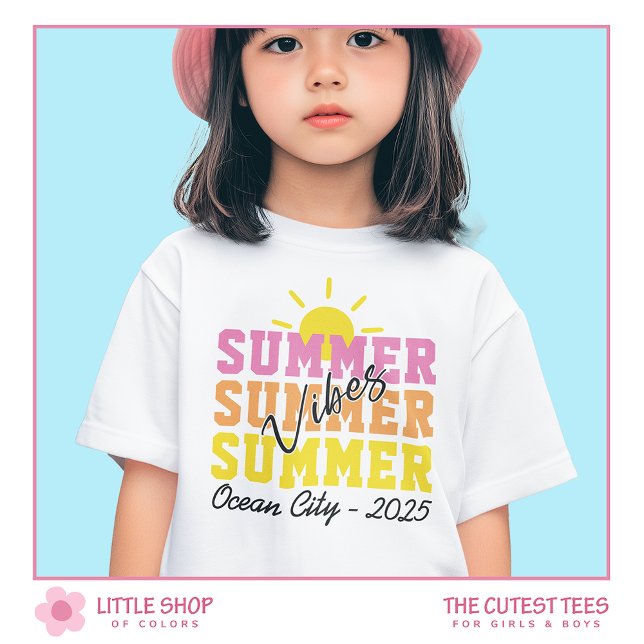 Summer Vibes Customizable Typografy Girls T-Shirt (Von Creator hochgeladen)