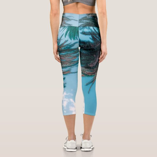 Summer Vibes Palm Tree Blätter Blassgrün Capri Leggings (Rückseite)